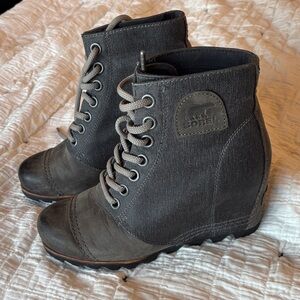 Sorel Women's Charcoal Lace-Up Wedge Boots
